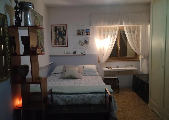 בית הארחה Bright And Cosy With Terrace In Aunt Laura's House *