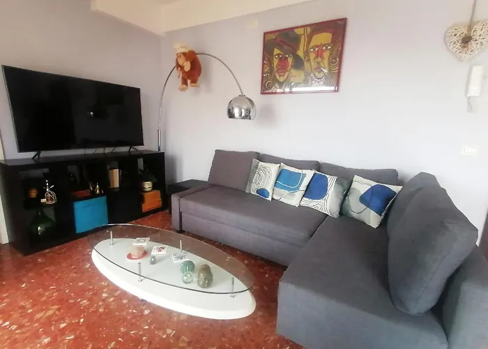 בית הארחה Bright And Cosy With Terrace In Aunt Laura's House *