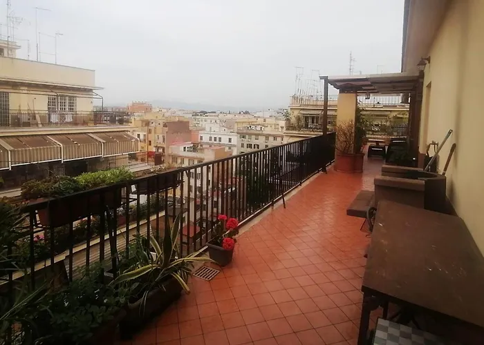 בית הארחה Bright And Cosy With Terrace In Aunt Laura's House