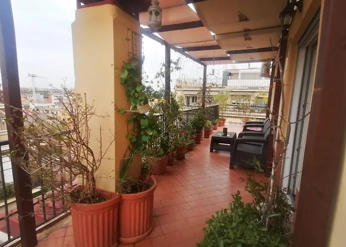 בית הארחה Bright And Cosy With Terrace In Aunt Laura's House רומא