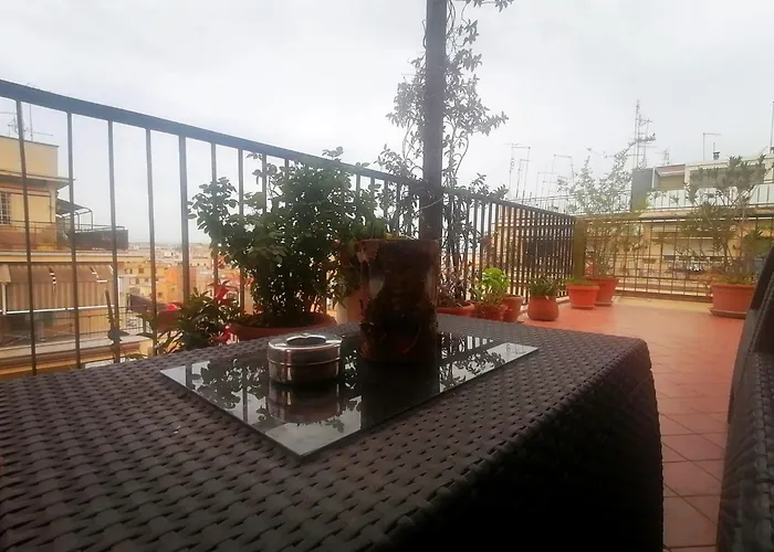 Bright And Cosy With Terrace In Aunt Laura's House בית הארחה